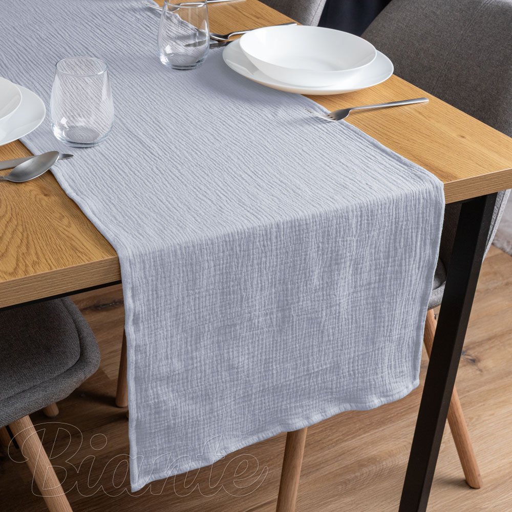 Mušelínový běhoun na stůl MSN-027 Světle modrošedý - Biante.cz