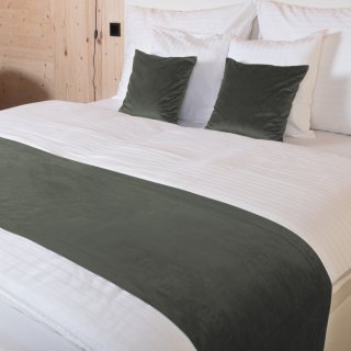 Zamatový prehoz/behúň na posteľ Velvet Prémium SVP-021 Tmavo sivozelený - Biante.sk