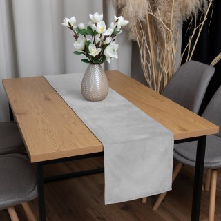 Sametový běhoun na stůl Velvet Premium SVP-027 Světle šedý - detail 1 - Biante.cz Sametový běhoun na stůl Velvet Premium SVP-027 Světle šedý - detail 1 - Biante.cz