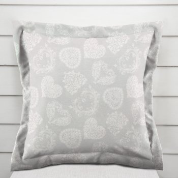 Dekorační povlak na polštář s lemem PML-071 Srdce s ornamenty na šedém - Biante.cz Dekorační povlak na polštář s lemem PML-071 Srdce s ornamenty na šedém - Biante.cz