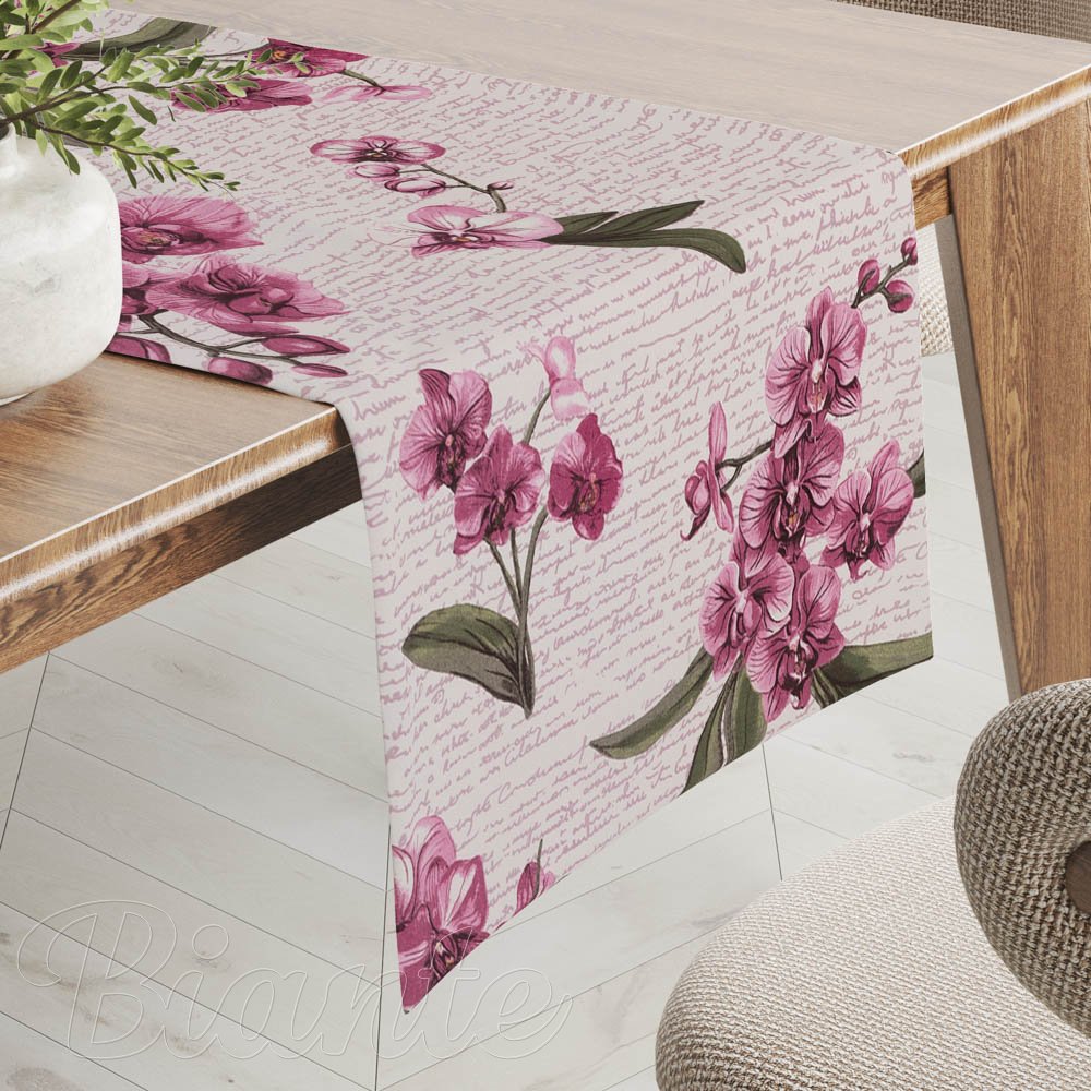 Bavlněný běhoun na stůl Sandra SA-635 Růžovofialové orchideje na bílém - Biante.cz Bavlněný běhoun na stůl Sandra SA-635 Růžovofialové orchideje na bílém - Biante.cz