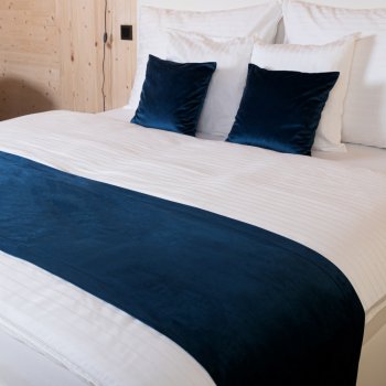 Zamatový prehoz/behúň na posteľ Velvet Prémium SVP-029 Námornícka modrá - Biante.sk