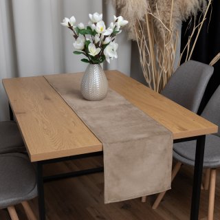 Sametový běhoun na stůl Velvet Premium SVP-042 Béžovohnědý - detail 1 - Biante.cz Sametový běhoun na stůl Velvet Premium SVP-042 Béžovohnědý - detail 1 - Biante.cz