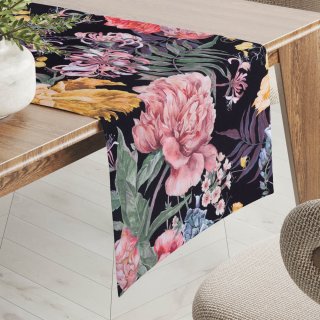 Sametový běhoun na stůl Tamara TMR-019 Zahradní květy na černém - Biante.cz