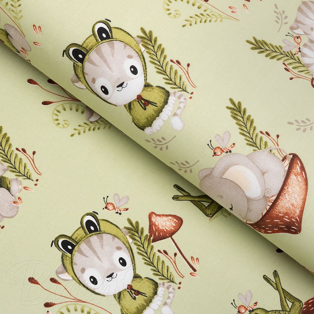 Dětská bavlněná látka/plátno Sandra SA-474 Žabky a zvířátka mezi houbami na zeleném - šířka 160 cm - Biante.cz