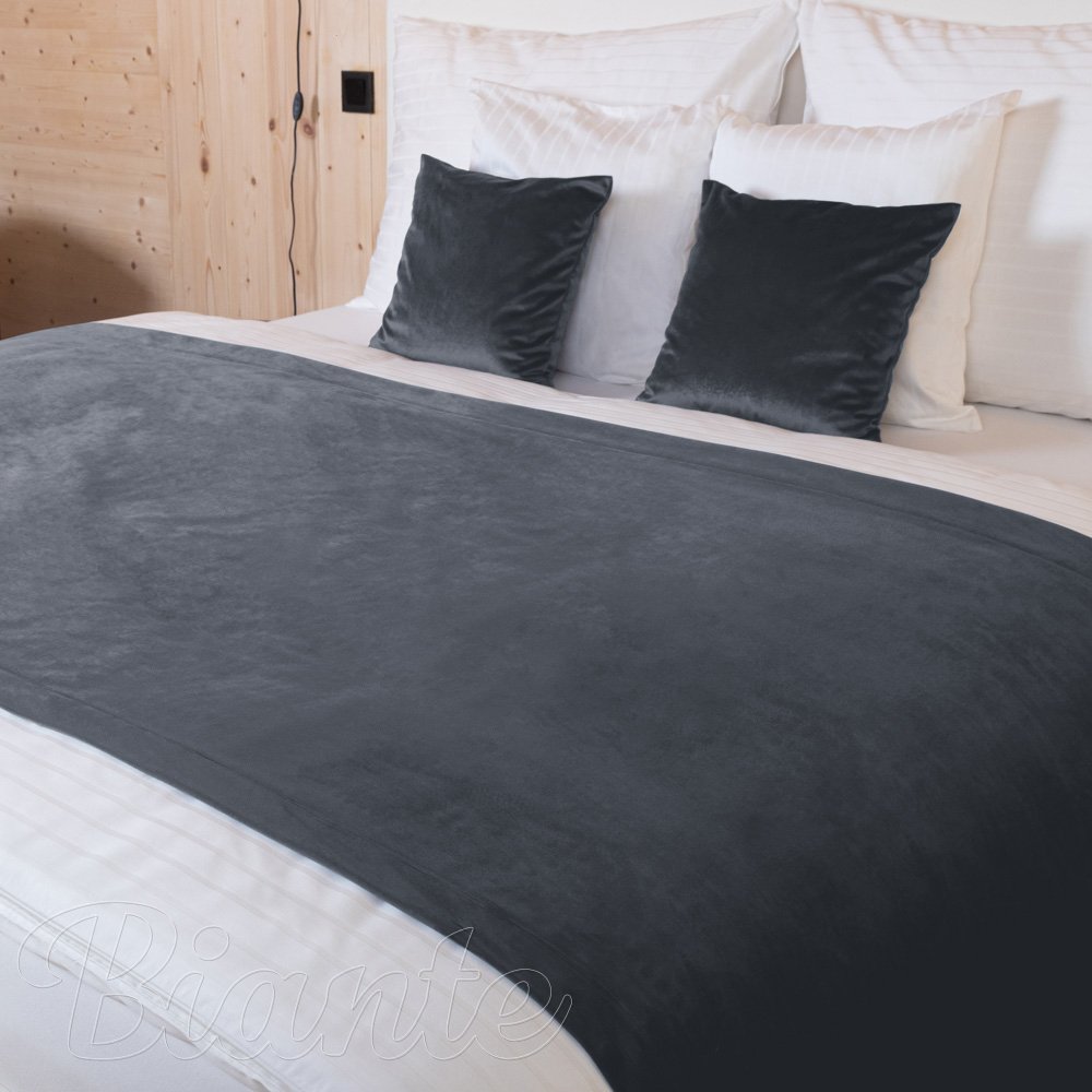 Sametový přehoz na postel Velvet Premium SVP-004 Antracitově šedý - detail 2 - Biante.cz