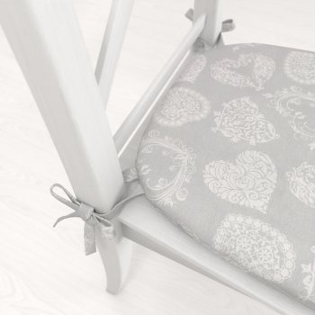Oblý podsedák PML-071 Srdce s ornamenty na šedém - 39x37x3 cm - detail 1 - Biante.cz