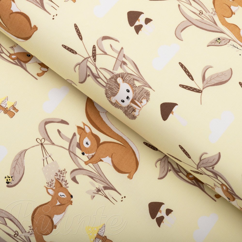 Dětská bavlněná látka/plátno Sandra SA-700 Veverky a ježci na světle vanilkovém - šířka 160 cm - Biante.cz