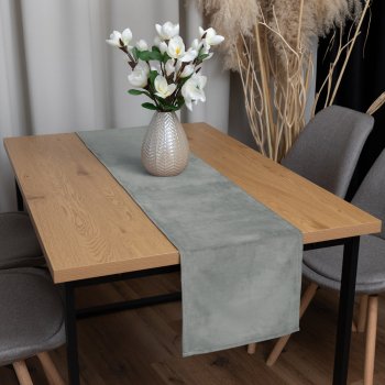 Sametový běhoun na stůl Velvet Premium SVP-046 Světle šedý - detail 1 - Biante.cz Sametový běhoun na stůl Velvet Premium SVP-046 Světle šedý - detail 1 - Biante.cz