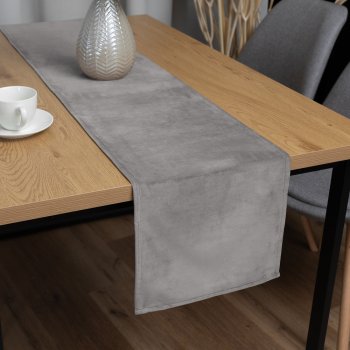 Sametový běhoun na stůl Velvet Premium SVP-039 Šedý - Biante.cz Sametový běhoun na stůl Velvet Premium SVP-039 Šedý - Biante.cz