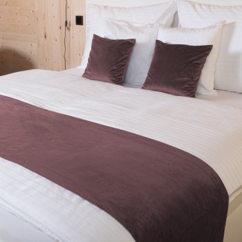 Sametový přehoz/běhoun na postel Velvet Premium SVP-019 Hnědofialový - Biante.cz