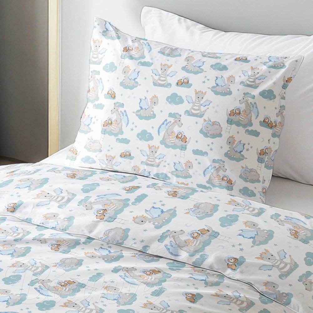 Dětské bavlněné ložní povlečení Sandra SA-689 Dráčci s medvídky na modrozelených obláčcích na bílém - detail 1 - Biante.cz