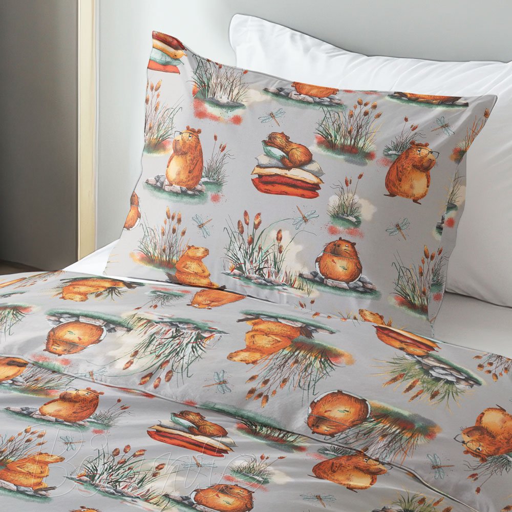 Dětské bavlněné ložní povlečení Sandra SA-711 Kapybary na šedém - detail 1 - Biante.cz