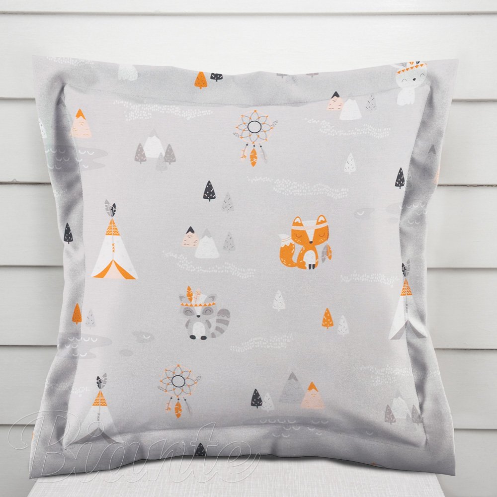 Dětský bavlněný povlak na polštář s lemem Sandra SA-699 Oranžová zvířátka Indiáni na šedém - Biante.cz