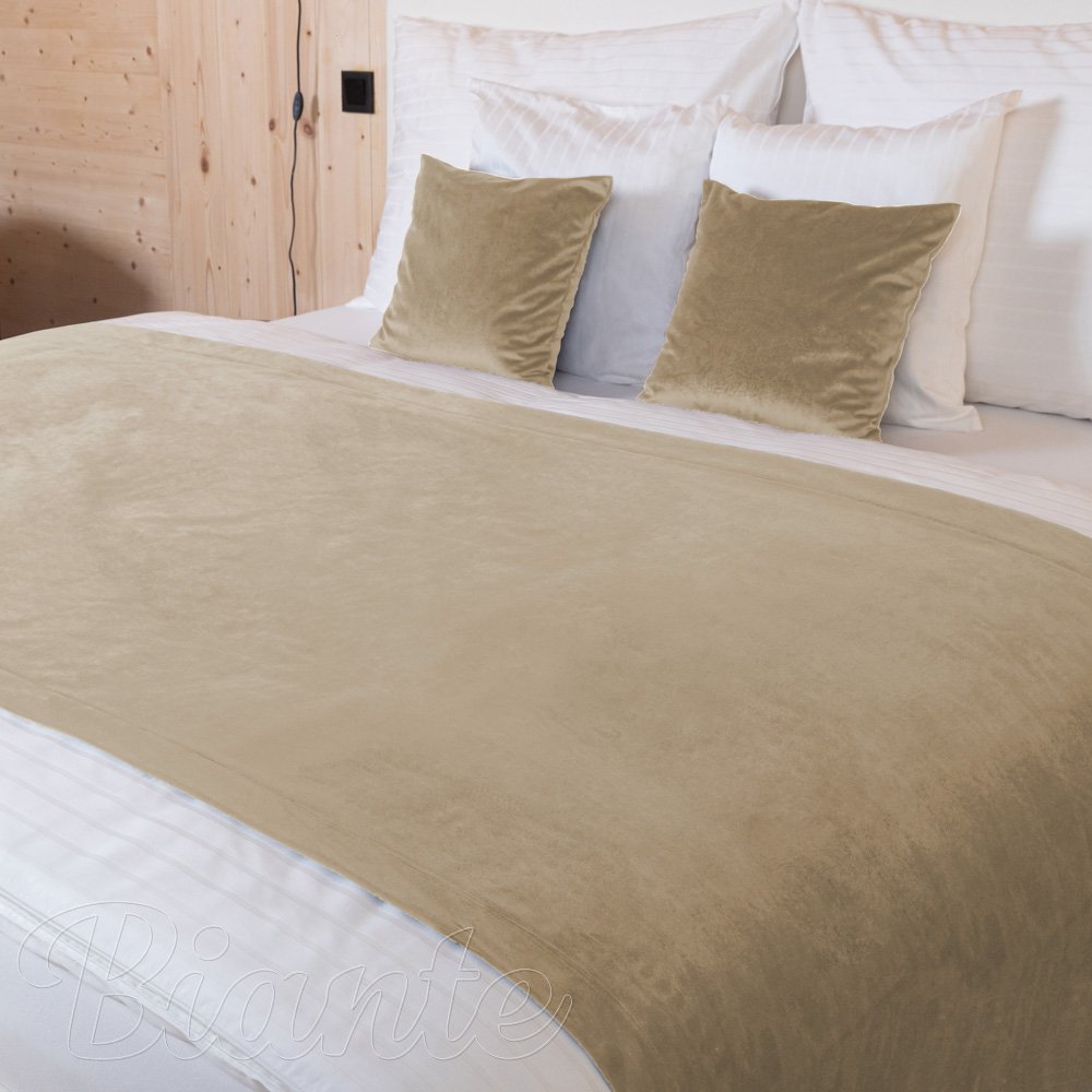 Sametový přehoz/běhoun na postel Velvet Premium SVP-045 Kávově béžový - detail 2 - Biante.cz
