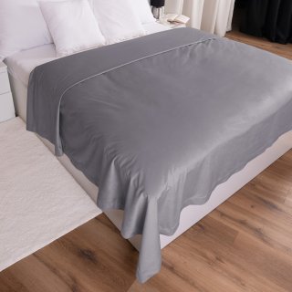Sametový přehoz na postel Velvet Premium SVP-013 Šedý - detail 1 - Biante.cz Sametový přehoz na postel Velvet Premium SVP-013 Šedý - detail 1 - Biante.cz