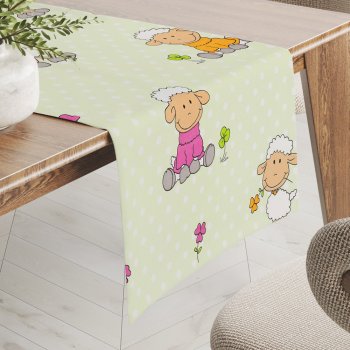 Dětský bavlněný běhoun na stůl Sandra SA-729 Veselé ovečky na světle zeleném puntíkovaném - Biante.cz