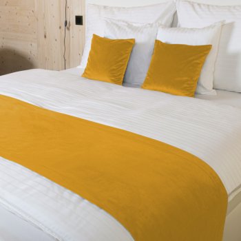 Sametový přehoz/běhoun na postel Velvet Premium SVP-037 Zlatavě oranžový - Biante.cz