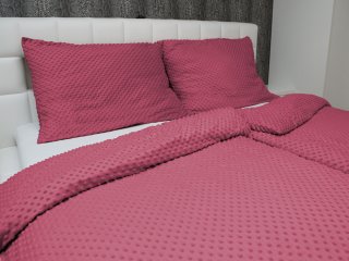 Hrejivé posteľné obliečky Minky TOP 3D bodky MKP-057 Ostružinové - detail 1 - Biante.sk