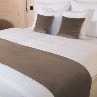 Sametový přehoz/běhoun na postel Velvet Premium SVP-005 Světle hnědý - Biante.cz