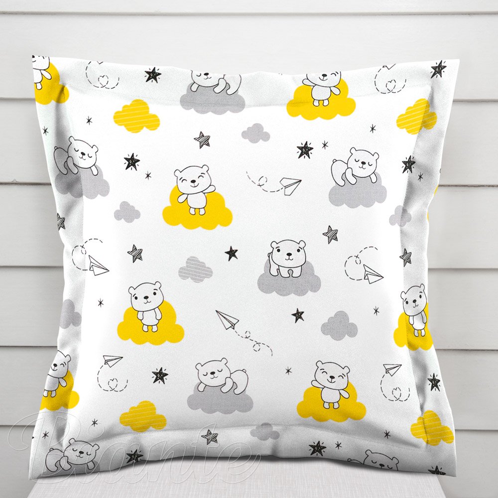 Dětský bavlněný povlak na polštář s lemem Sandra SA-725 Medvídci na žluto-šedých mráčcích na bílém - Biante.cz