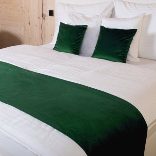 Zamatový prehoz/behúň na posteľ Velvet Prémium SVP-032 Zelený - Biante.sk