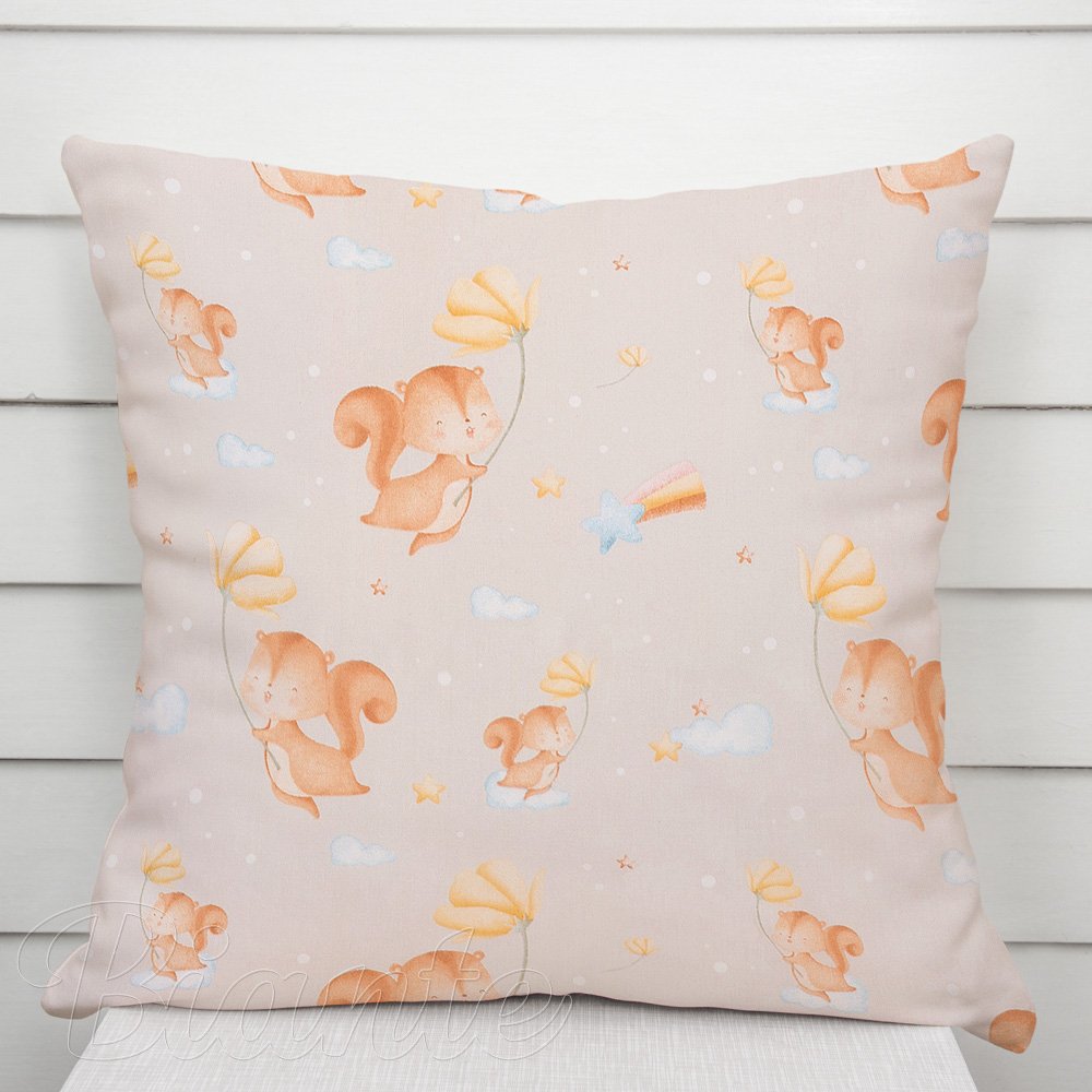 Dětský bavlněný povlak na polštář Sandra SA-525 Veverky s květinami na šedobéžovém - Biante.cz