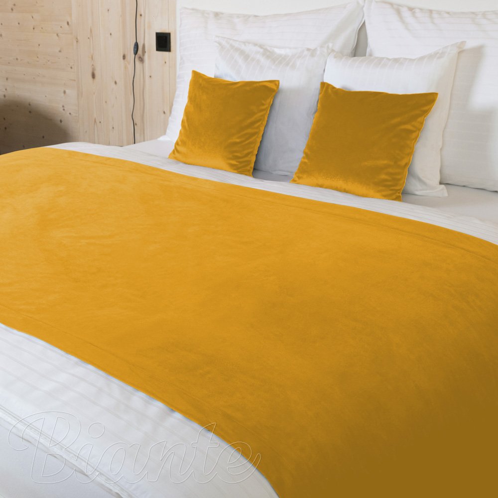 Sametový přehoz/běhoun na postel Velvet Premium SVP-037 Zlatavě oranžový - detail 2 - Biante.cz Sametový přehoz/běhoun na postel Velvet Premium SVP-037 Zlatavě oranžový - detail 2 - Biante.cz