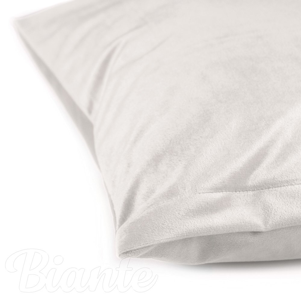 Sametový povlak na polštář Velvet Premium SVP-024 Krémově bílý - detail 2 - Biante.cz Sametový povlak na polštář Velvet Premium SVP-024 Krémově bílý - detail 2 - Biante.cz
