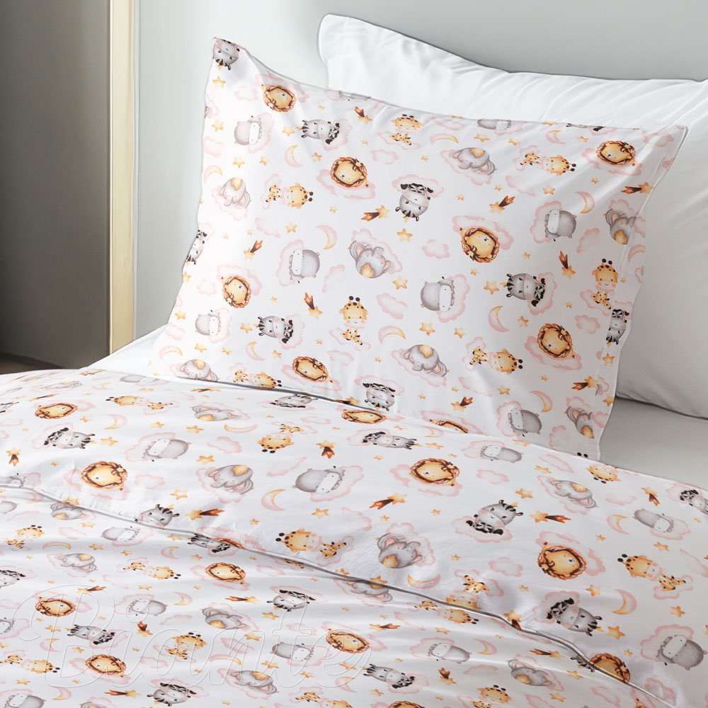 Dětské bavlněné ložní povlečení Sandra SA-658 Africká zvířátka na růžových obláčcích na bílém - detail 1 - Biante.cz