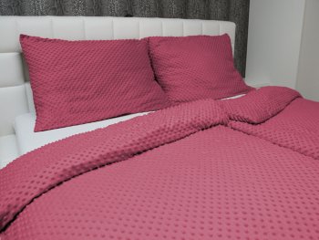 Hrejivé posteľné obliečky Minky TOP 3D bodky MKP-057 Ostružinové - detail 1 - Biante.sk