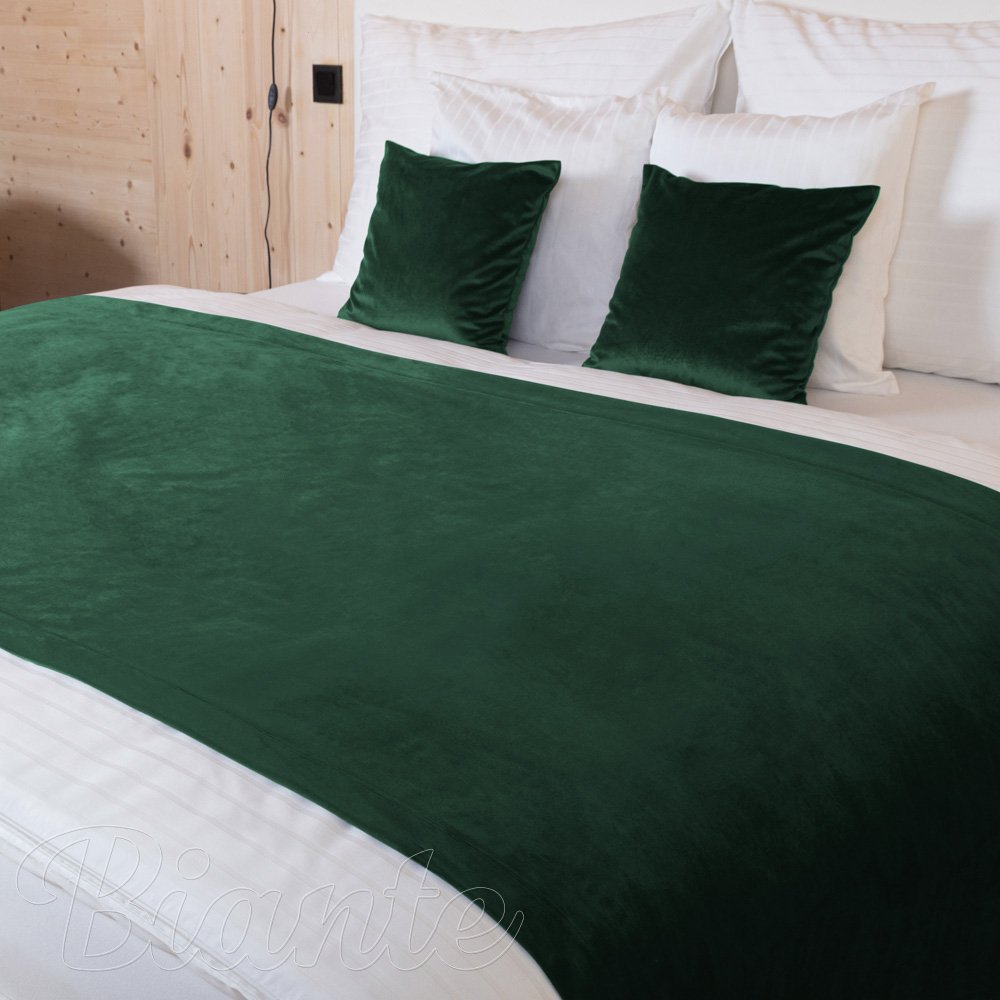 Sametový přehoz na postel Velvet Premium SVP-040 Lesní zelená - detail 2 - Biante.cz