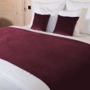 Sametový přehoz/běhoun na postel Velvet Premium SVP-010 Tmavě vínový - detail 2 - Biante.cz